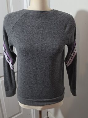 STATE Gray Top with Pink Nail Accent